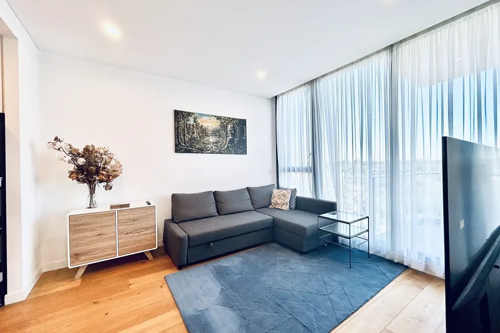 Fully Furnished One Bedroom plus Study Apartment located in the heart of Epping
