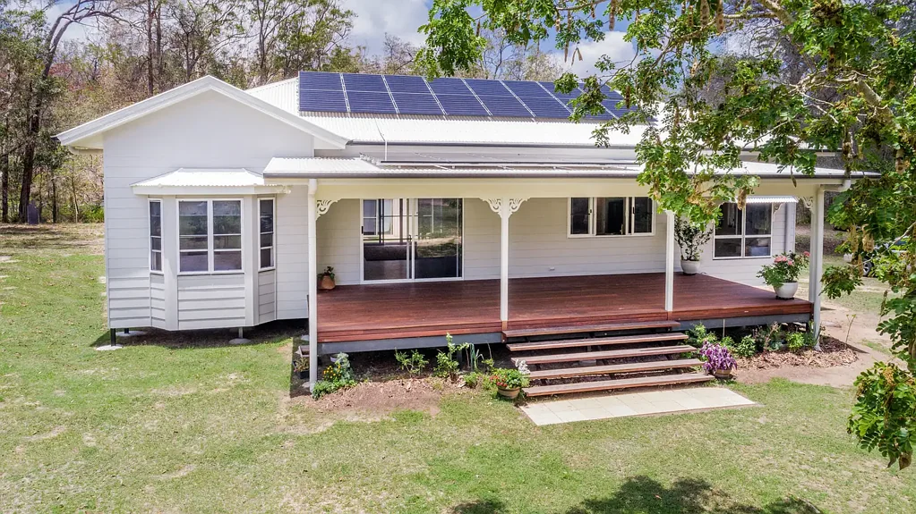 Captain Creek Near-New Off-Grid Queenslander on 40 Acres