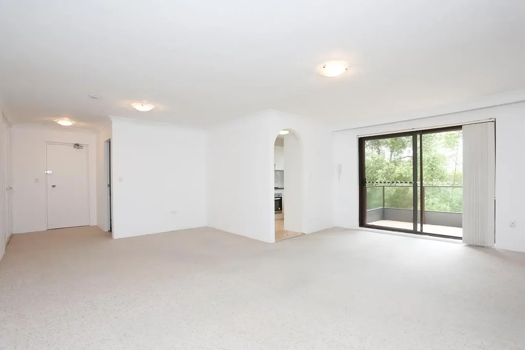 Bright and sunny top floor apartment