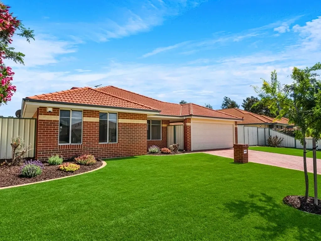 Seville Grove 4બેડરૂમ Welcome to 28 Fallon Place, Seville Grove-a beautifully updated 4-bedroom, 2-bathroom residence tucked away in a quiet, family-friendly cul-de-sac.