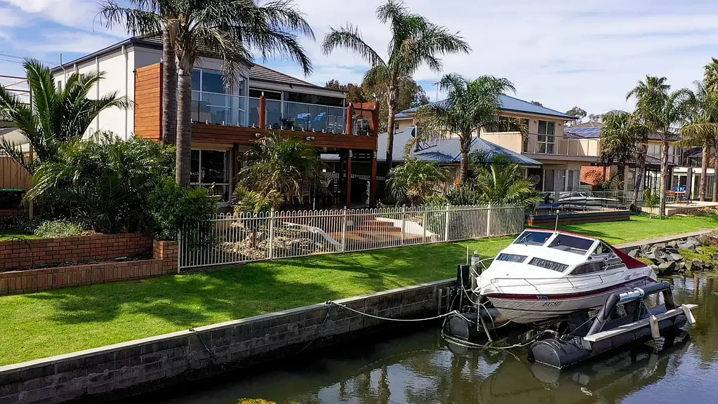 Patterson Lakes 5ห้องนอน Private Waterfront Living with Your Own Marina Berth