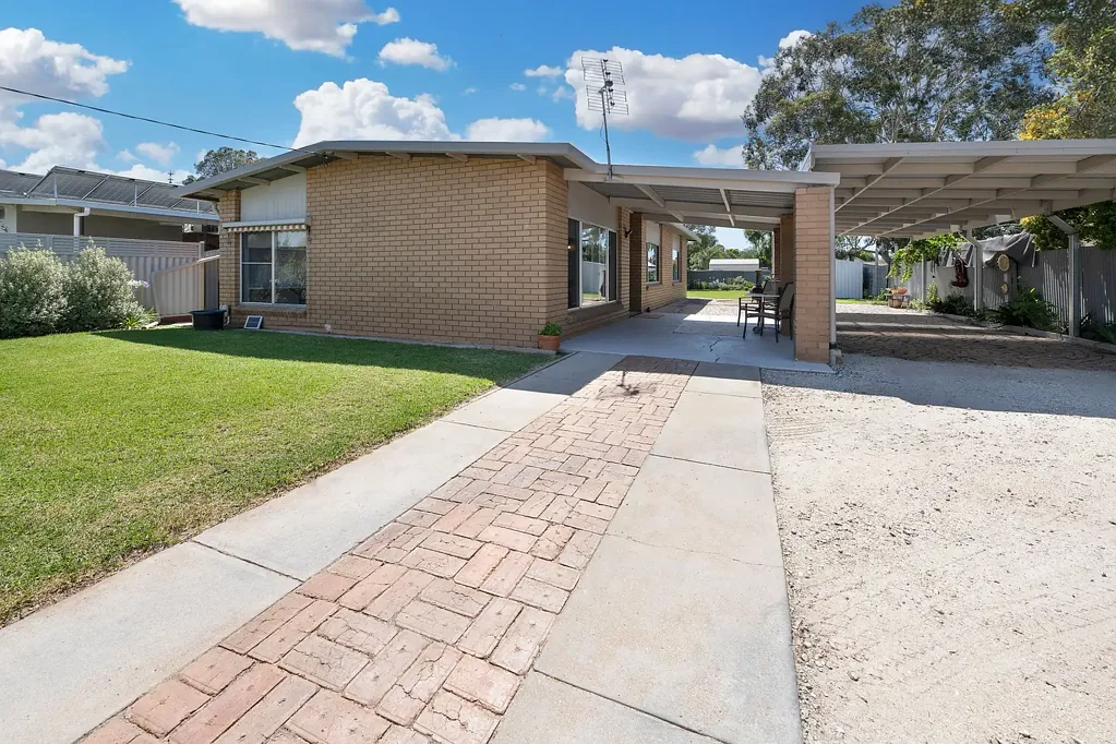 23 Douglas Avenue, Swan Hill, VIC 3585