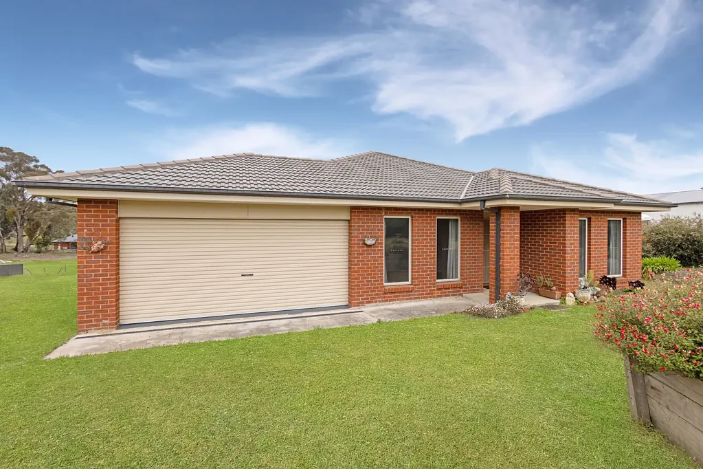 6 Cooke Street, Elphinstone, VIC 3448