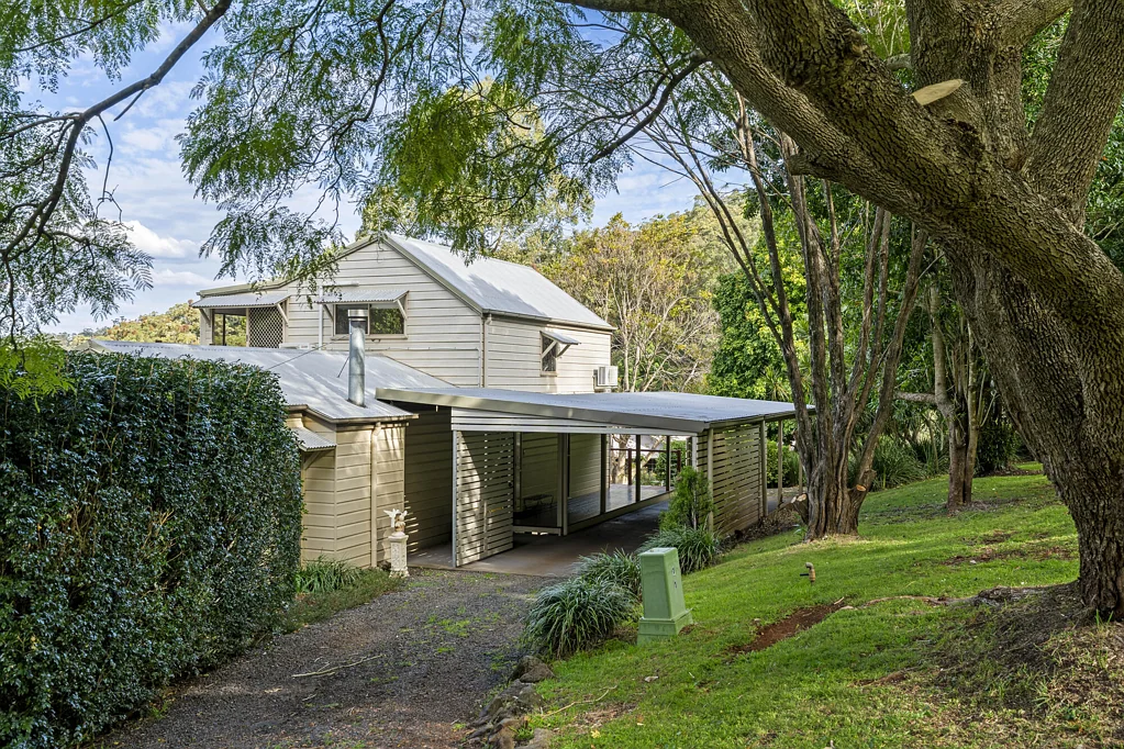 Ravensbourne 3कमरा Serene Ravensbourne Retreat with Stunning Mountain Views