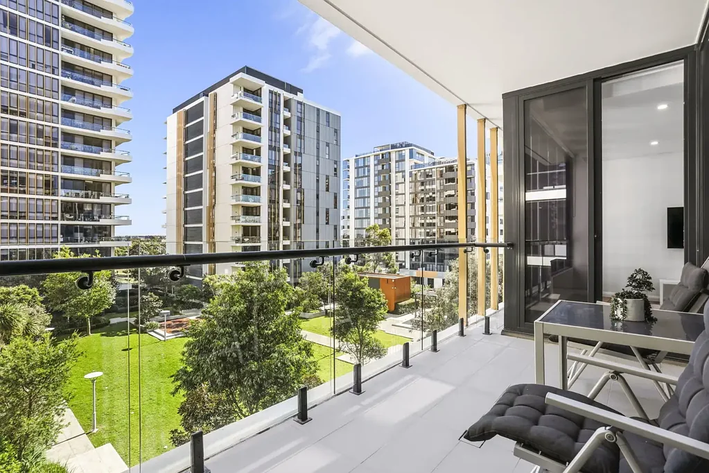 Eastgardens 1 Bedroom 8th Floor Modern 1-Bedroom + Study Apartment with Parking in Eastgardens Location