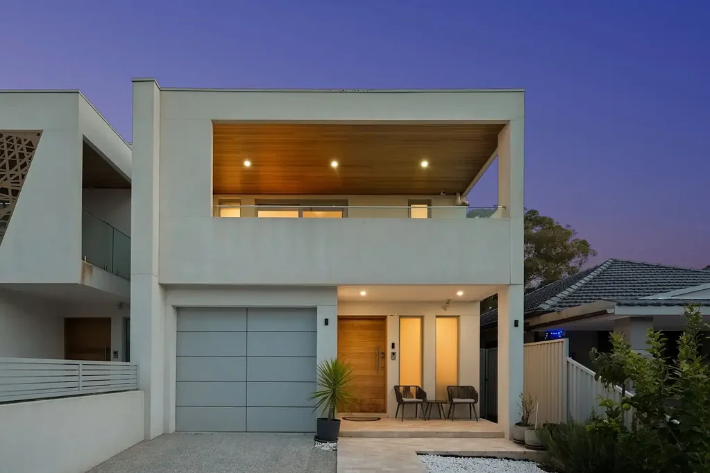 Greenacre 4 Slaapkamer Exceptional Family Entertainer, Conveniently Located
