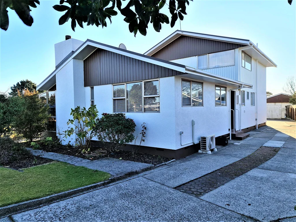 Carters Beach 4房  Stroll to the Beach - Spacious Home with Potential