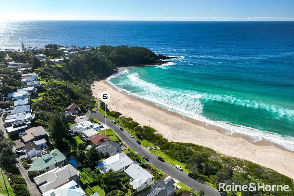 Mollymook Beach 5 Bedroom North Mollymook Beachside
