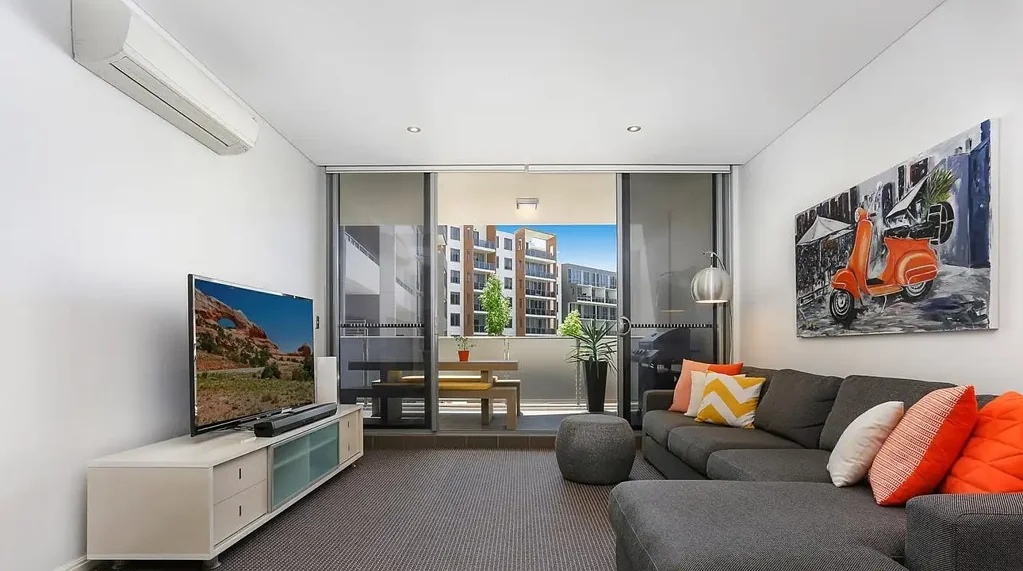 Modern Split Level Apartment In Prime Location