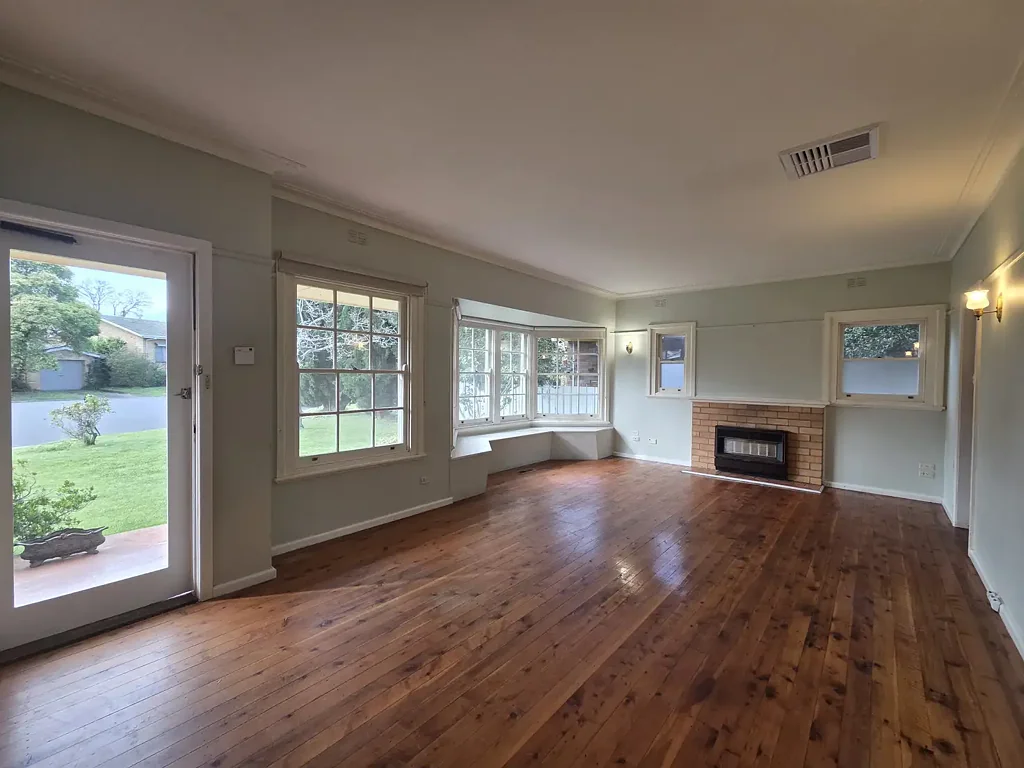Spacious Family Home in Sought-After Central Albury