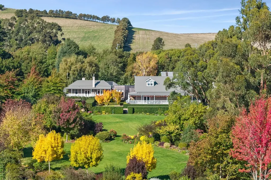 Musk 5બેડરૂમ Musk Manor – A Celebrated Country Garden Estate of Rare Beauty and Grace