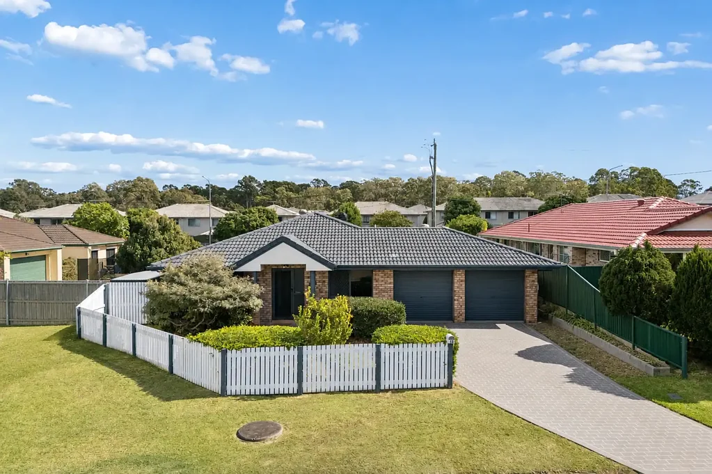 Bracken Ridge 4Kwarto Spacious Family Living with Poolside Entertaining in a Highly Convenient Location