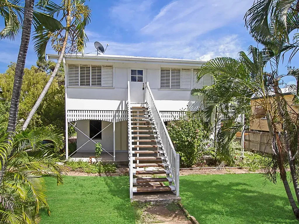 Spacious Queenslander with Pool
