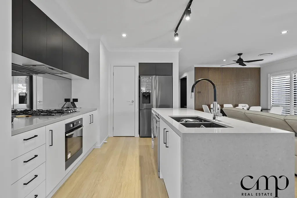 Modern Family Living In The Heart Of Spring Farm