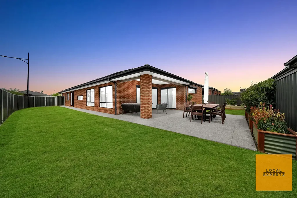 Strathtulloh 4Phòng ngủ Superbly upgraded family home on an envious 608m2 corner allotment!