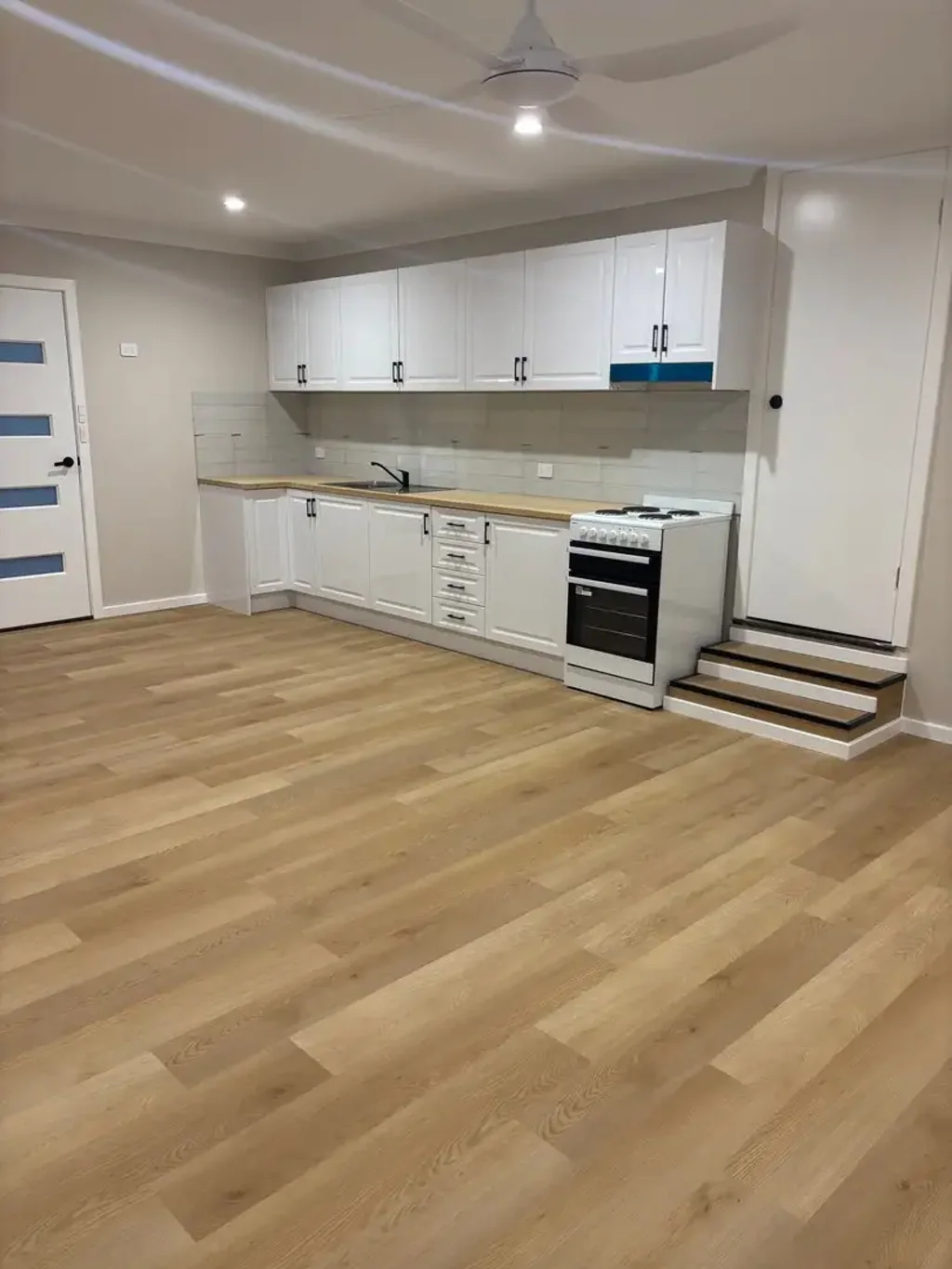 Modern 1-Bedroom Flat with Utilities Included