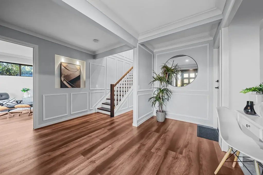 Ashmore 5房  FAMILY ENTERTAINER, MILLION DOLLAR GOLD COAST VIEWS, NEAT AS A PIN!