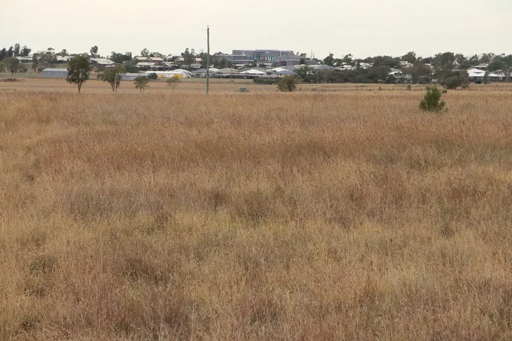 Roma 28 Ha Vacant Land 2 km from Roma - Zoned Rural