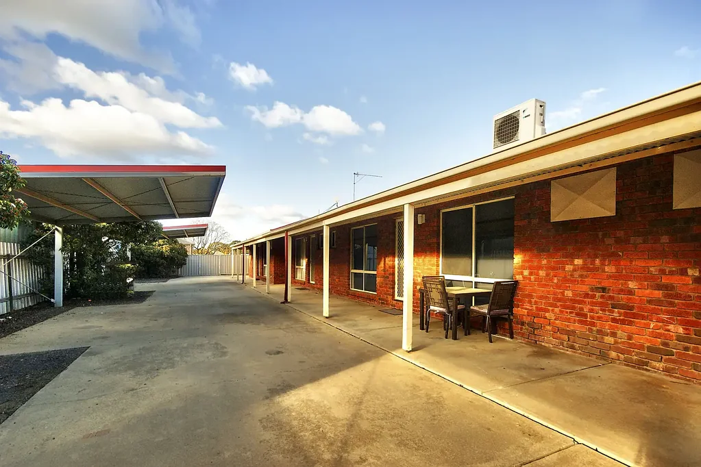 Neat two bedroom flat. North Deniliquin.