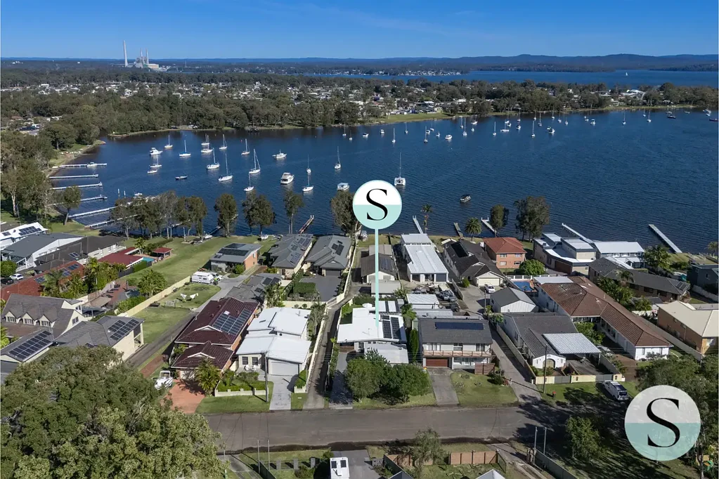 Summerland Point 3Zimmer Low Maintenance Lakeside Lifestyle, Gorgeous Water Views, Stunning Presentation Throughout, Large 7 x 8m Shed, Side Access & Loads More!