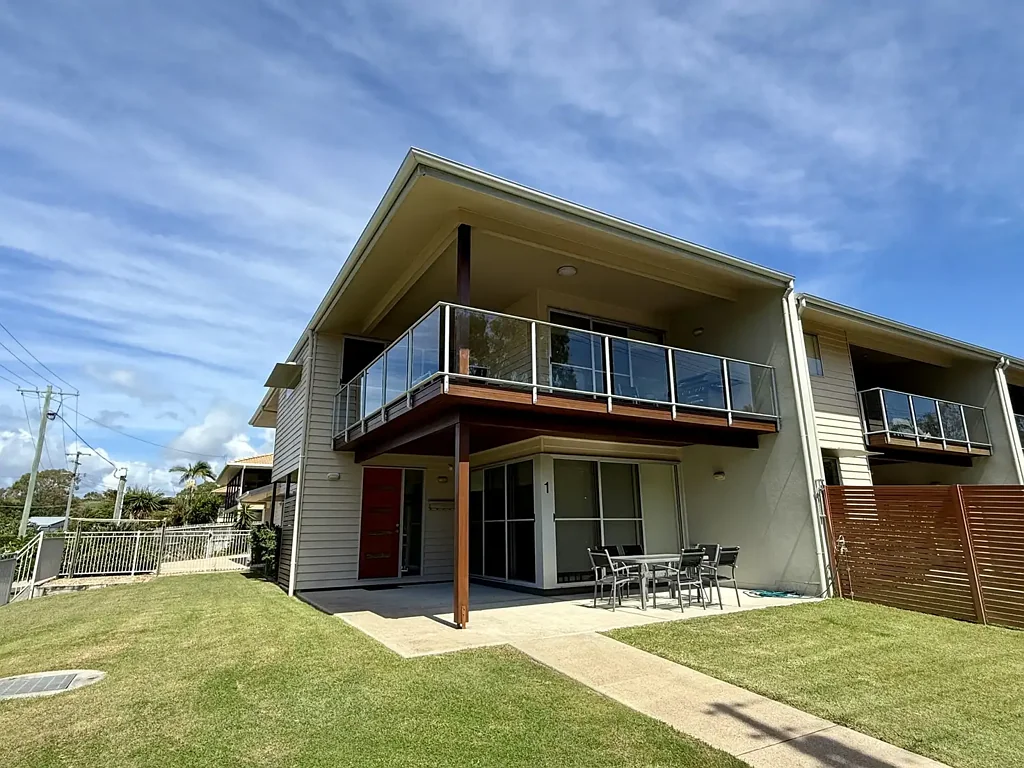 Woodgate 4 Bedroom DIRECTLY OPPOSITE OCEANFRONT PARKLAND
