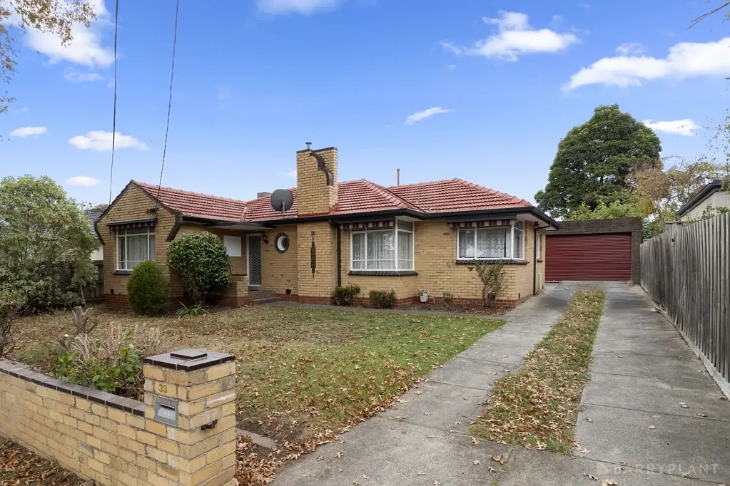 Noble Park 3Zimmer FAMILY LIVING WITH FUTURE DEVELOPMENT POTENTIAL (STCA)