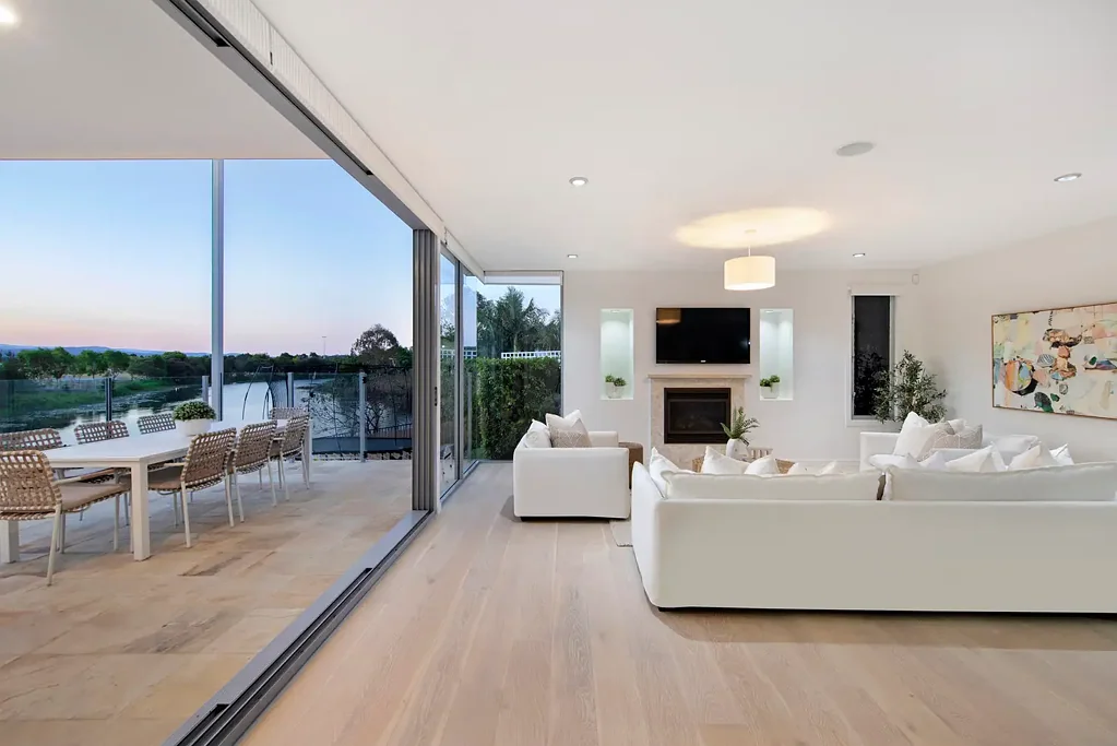 Robina 5ਬੈੱਡਰੂਮ The River House - Robina's Exclusive Hidden Waterfront Haven