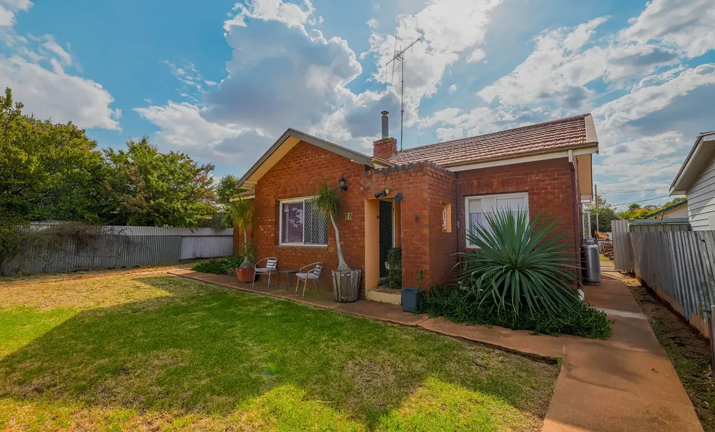 18 Hartigan Avenue, Parkes, NSW 2870