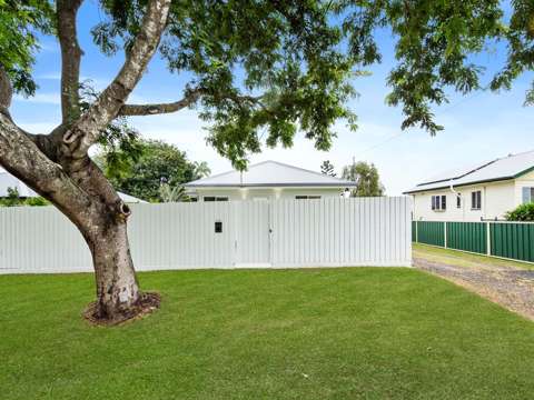 Acacia Ridge 3 Bedroom Beautifully Renovated Weatherboard Home - LMR Zoned!