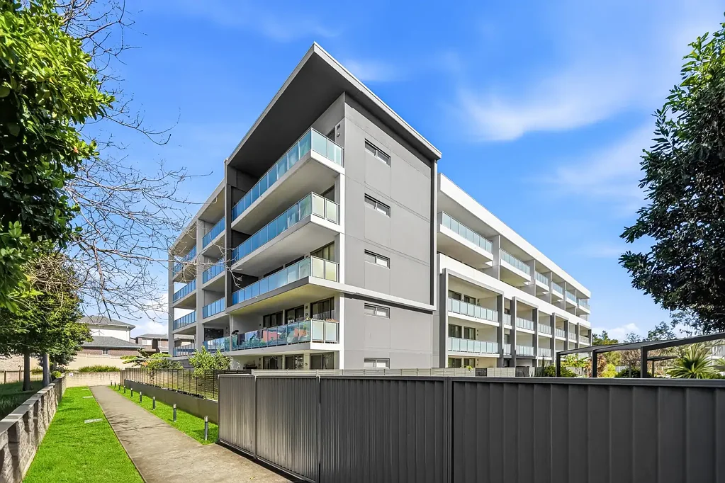 Wentworthville 2Zimmer Owner occupied+ Large covered Balcony + Secure Parking with Storage + Northfacing Aspect Entrance