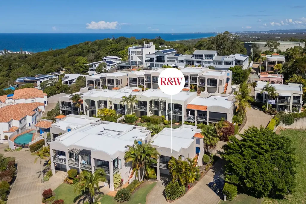 Coolum Beach 2ਬੈੱਡਰੂਮ Coastal Townhouse with Ocean Views and Double Garage