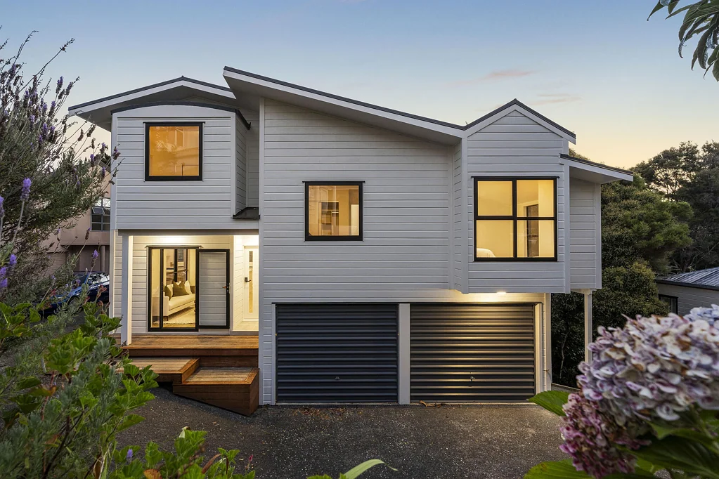Northcote 4房 焕然一新，带CCC证书，10分钟抵达奥克兰CBD！ SOUGHT-AFTER LOCATION- RENOVATED & READY