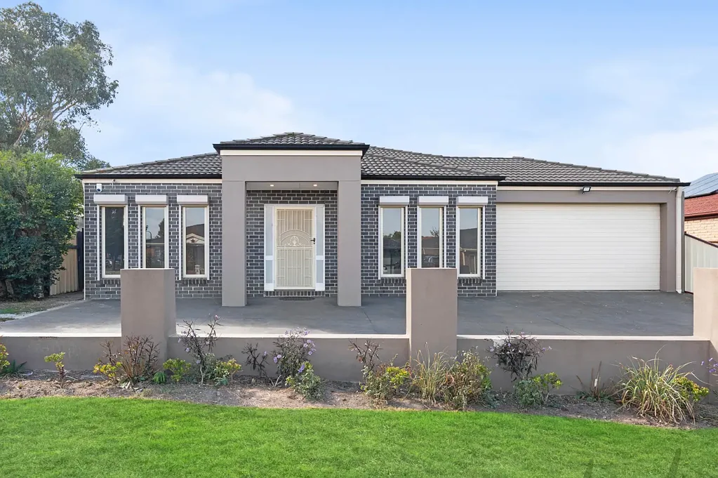 15 Redcliffs Crescent, Roxburgh Park, VIC 3064