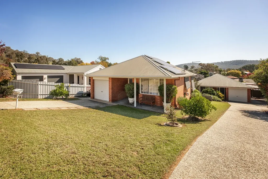 Lavington 2房  SIMPLY STUNNING - EXECUTIVE TOWNHOUSE
