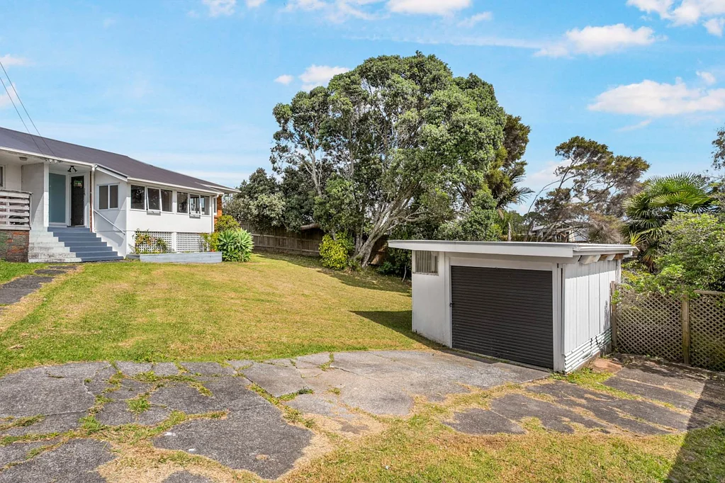 Blockhouse Bay 2chambre Stunning opportunity in Blockhouse Bay!