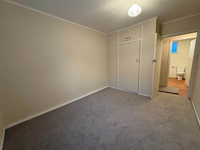 One bedroom unit - Perfect location - New Carpet