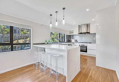 Macleans School Zone Home with everything you need!