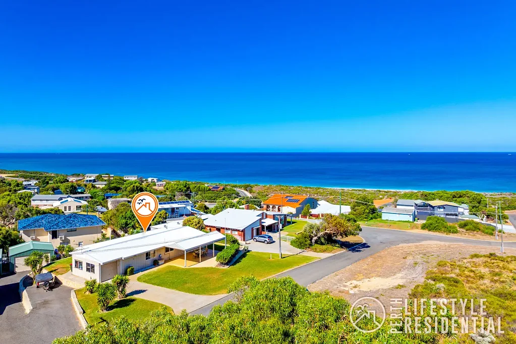 Guilderton 4 Bedroom YOUR COASTAL GETAWAY AWAITS . . .