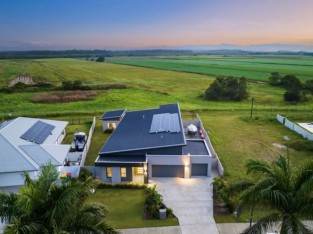 Jacobs Well 4ਬੈੱਡਰੂਮ Luxurious Family Home with 3-Car Garage in Calypso Bay Gold Coast