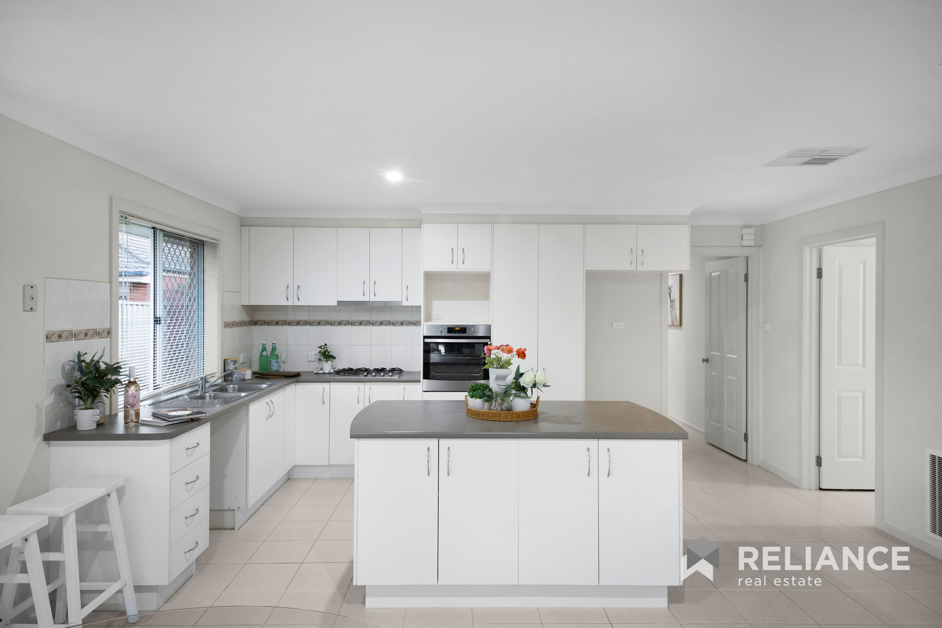 24 SAN SEBASTIAN DR, POINT COOK VIC 3030, 0房, 0浴, House