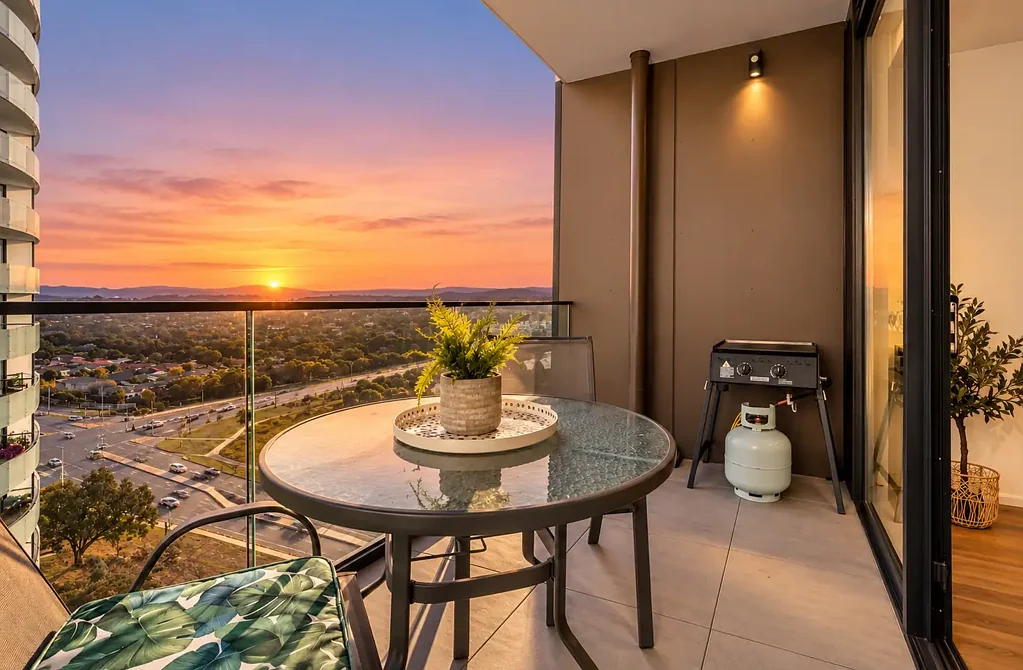 Gungahlin 2ਬੈੱਡਰੂਮ Entry-Level Buying, Top-Floor Living
