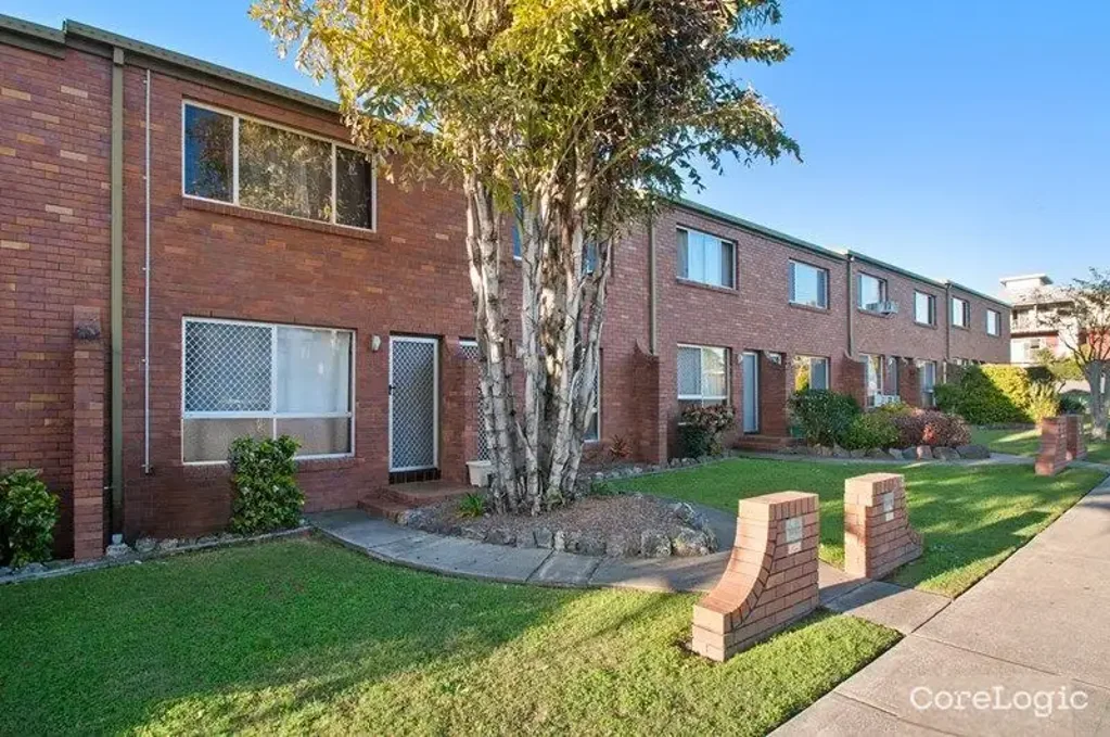 Neat and tidy 2-bedroom unit, walk to bus stops