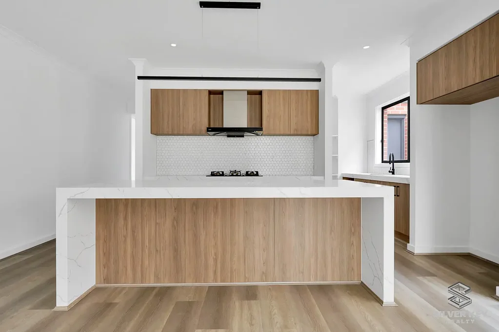 Mickleham 4房 Mickleham优选社区 4卧带步入式衣帽间主卧 双车库 设计师石材台面厨房 低维护后院 11 Helm Drive, Mickleham - Modern Comfort in a Growing Community