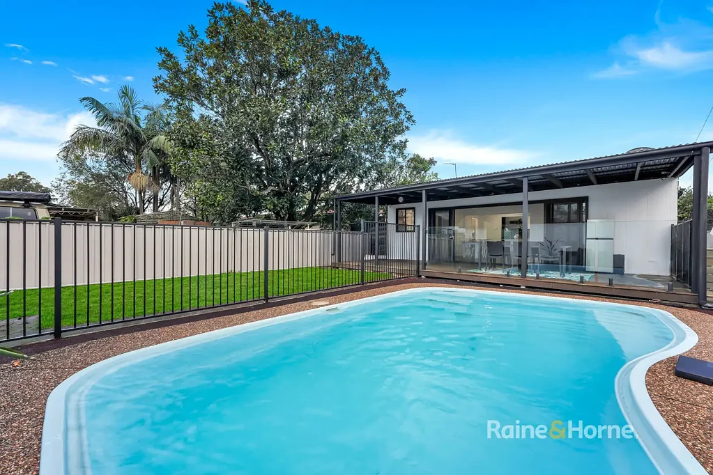 Woy Woy 4房  Family Living with a Pool, Space & Exceptional Outdoor Entertaining