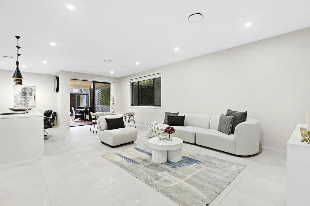 Schofields 5બેડરૂમ Immaculate East Facing Family Home Within Walking Distance to Schofields Public School!
