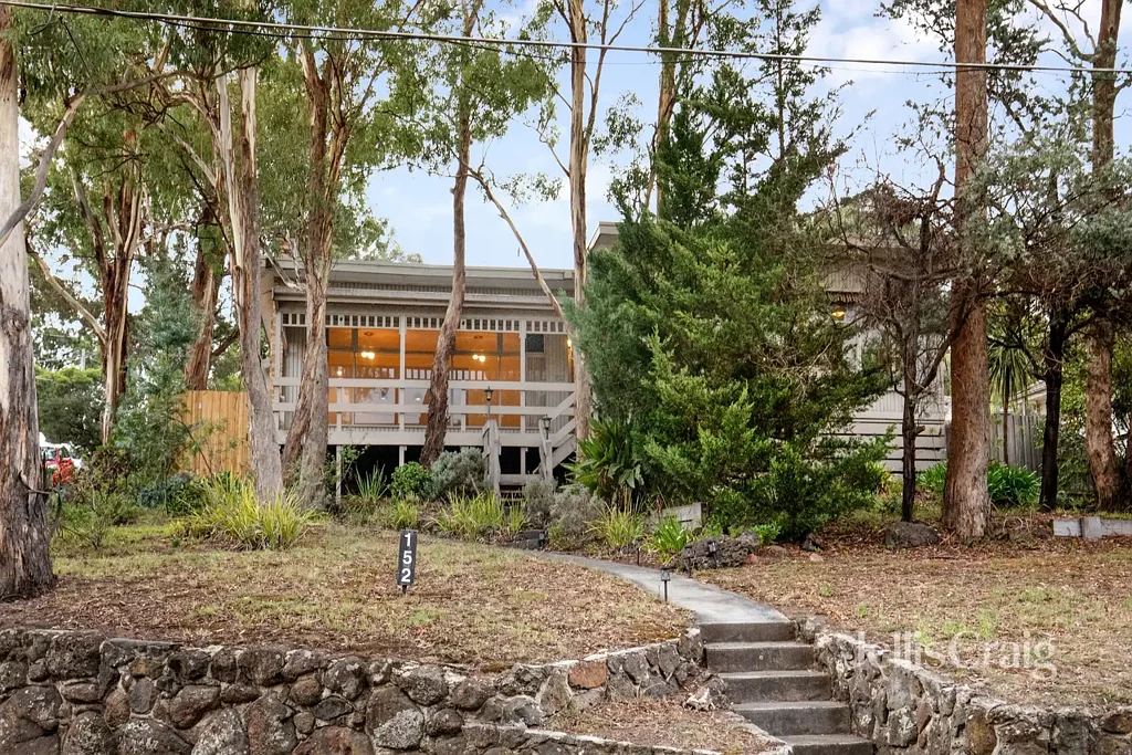 Charming Three-Bedroom Home with Leafy Outlook - Water Usage Included