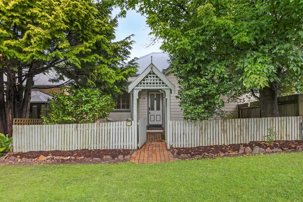 25 Blackheath Street, Leura, NSW 2780