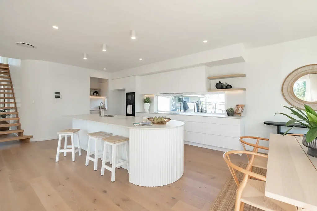 Southport 5Habitaciones BRAND NEW COASTAL ELEGANCE IN THE HEART OF CHIRN PARK