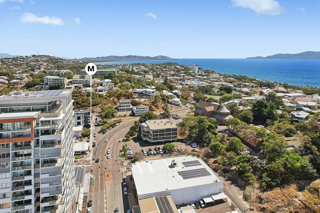 Townsville City 1 Bedroom Elevated apartment with generous patio