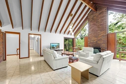 15 Routledge Court, Clear Mountain